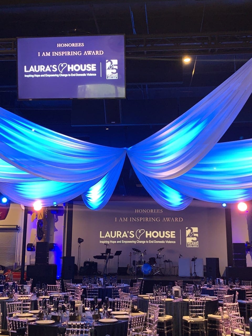 Laura's House recieves "I Am Inspiring" Award at annual gala